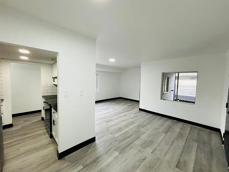 1922 Fairfield Ave #211 — Photo 3