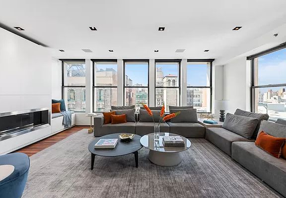 2nd image of 27 W 19th St