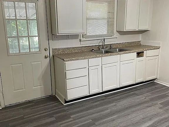 820 Winkler Ave — Photo 3
