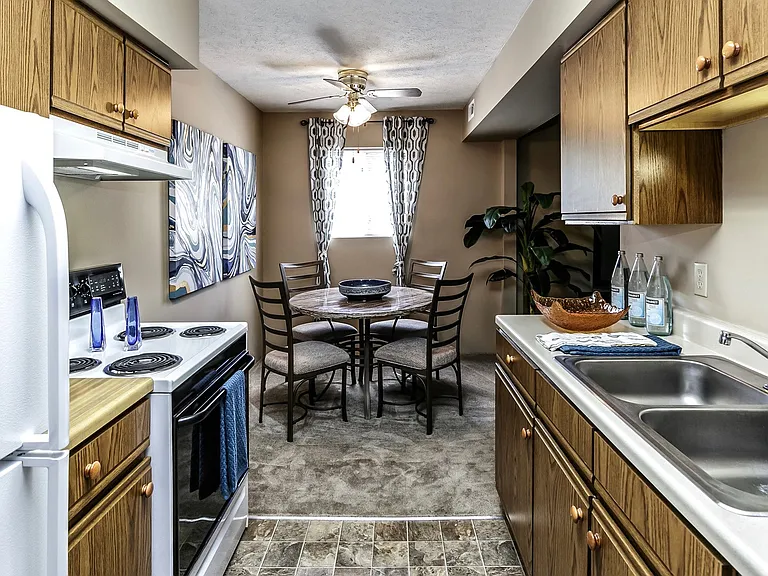 Fox Valley Apartments — Photo 25