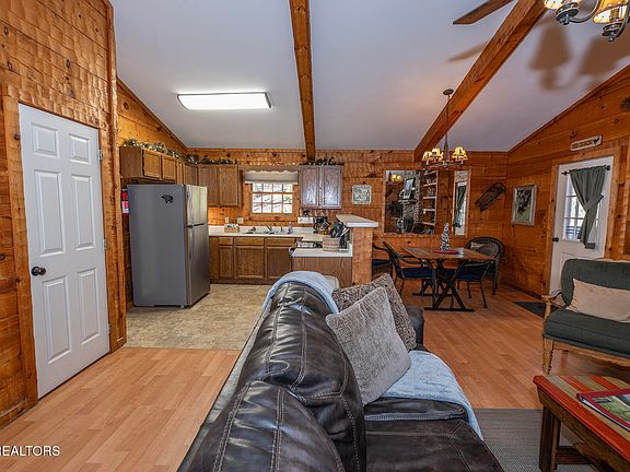 3rd image of 407 Kurts Corner Rd