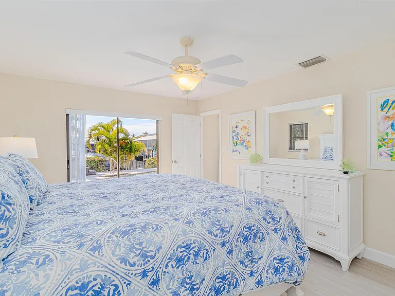 1106 SW 52nd St — Photo 34
