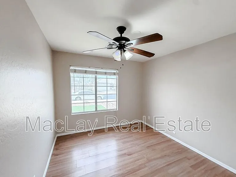 2863 E Oakland Ct — Photo 15