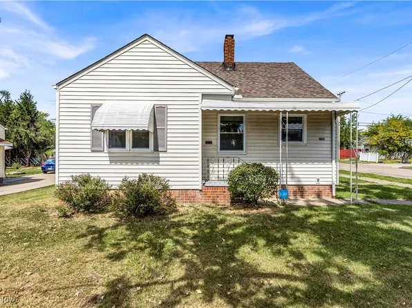 17209 Holly Hill Dr, Cleveland, OH 44128
