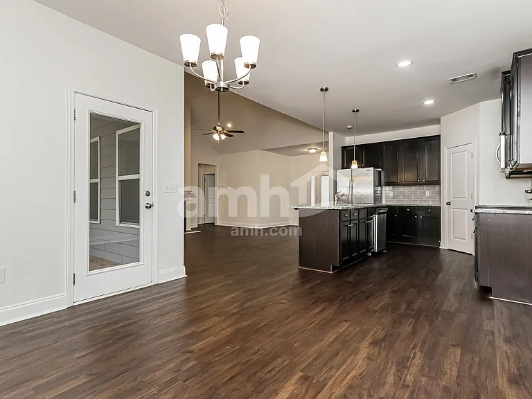 121 Coulter Woods Dr — Photo 7