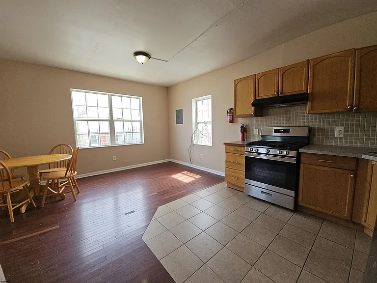 522 N Indiana Ave — Photo 8