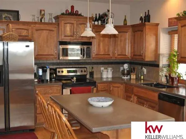 8539 S 98th Cir, La Vista, NE 68128