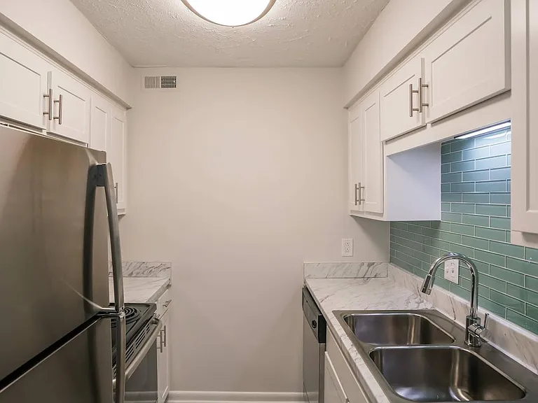Chase Cove Apartments — Photo 144