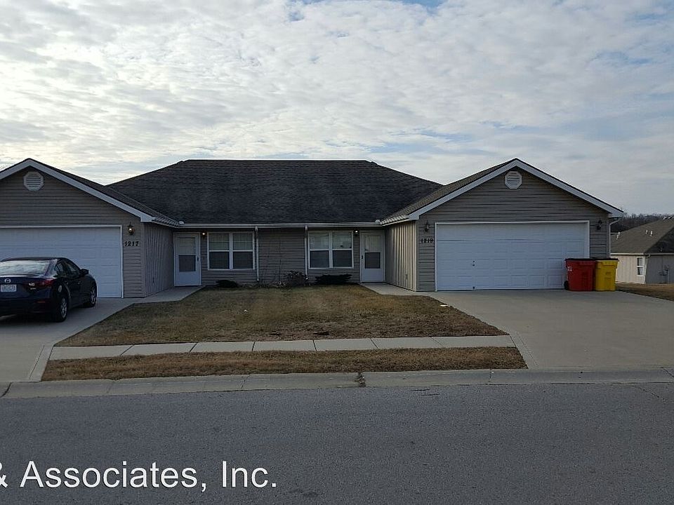 1st image of 1219 NW Willow Dr
