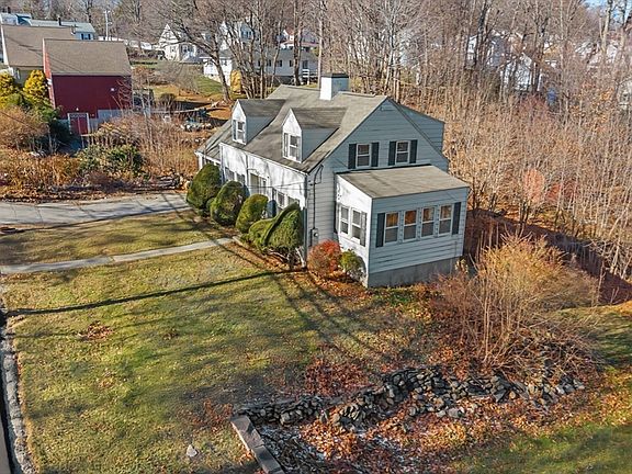 4th image of 212 Pearl St
