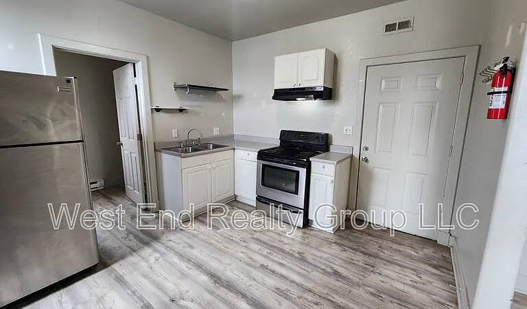 105 S Harriet Ave #4 — Photo 2