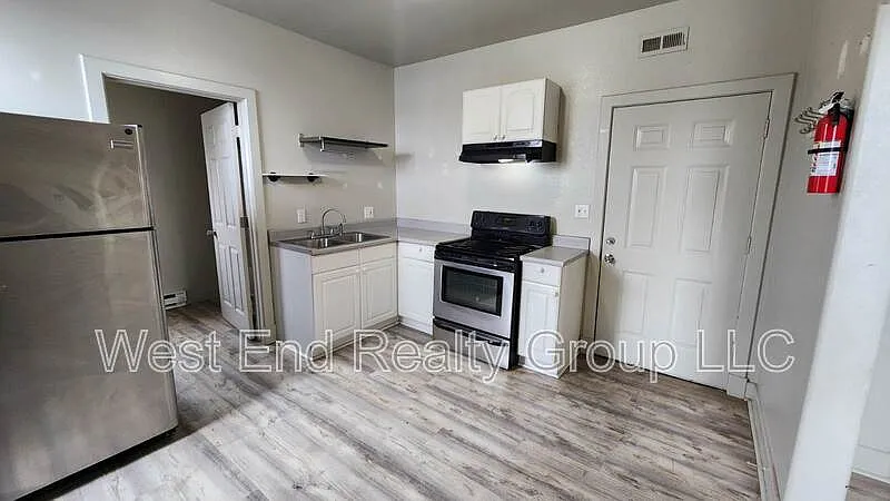 Building Photo - 105 S Harriet Ave #4