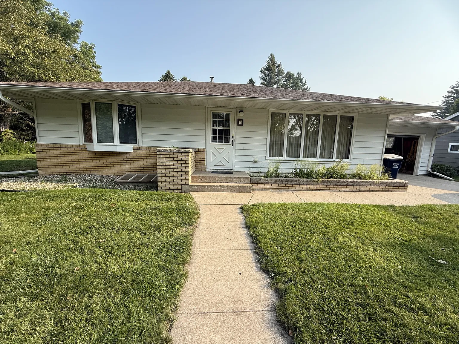 3 bed, 2.5 bath, 2300 sqft, $1,650 — Photo 1