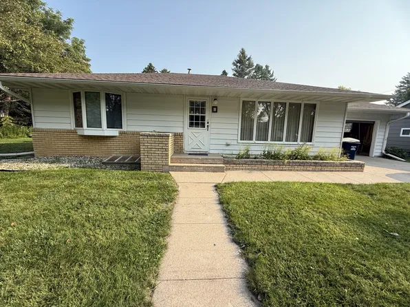 6 Highland Dr, Morris, MN 56267