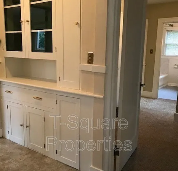 9056 Avondale Rd NE — Photo 6