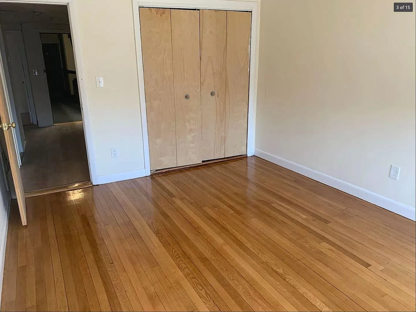 Charming 3 Bedroom-No Broker Fee — Photo 2