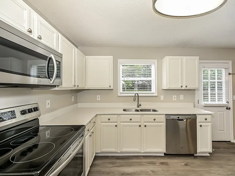 5625 Dory Dr — Photo 9