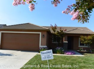 909 W Westmont Ave, Visalia, CA 93277