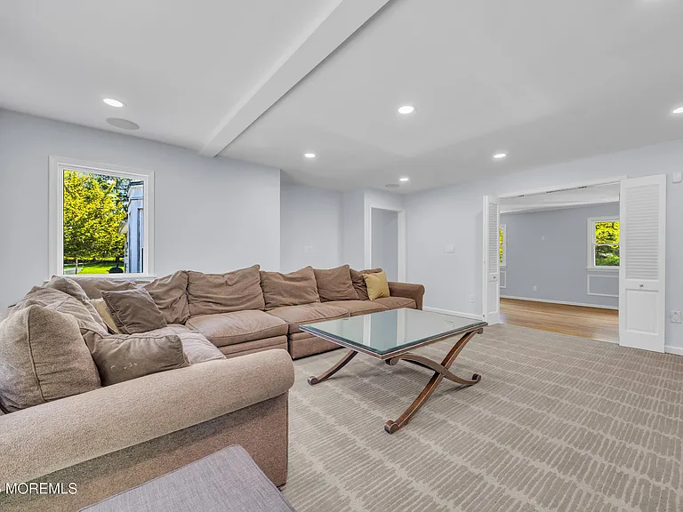 25 Surrey Ln — Photo 38