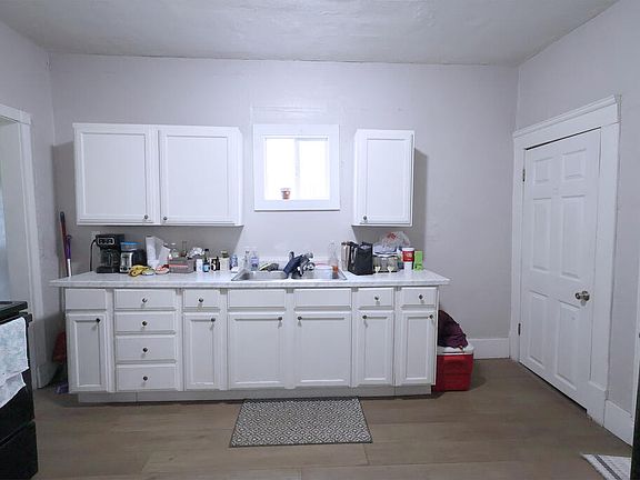 4th image of 271 E 1st St