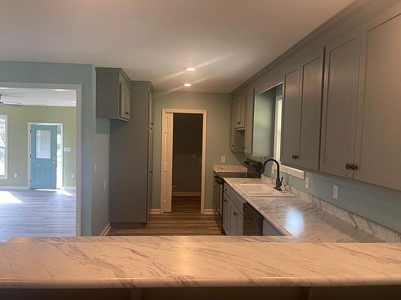 2nd image of 1011 Lake Dr