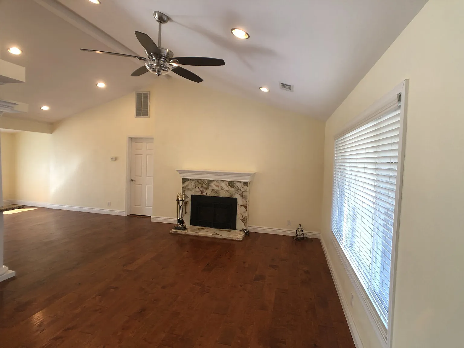 Large Santa Clara Home — Photo 4
