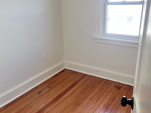4th image of 40 N Clover St APT 3