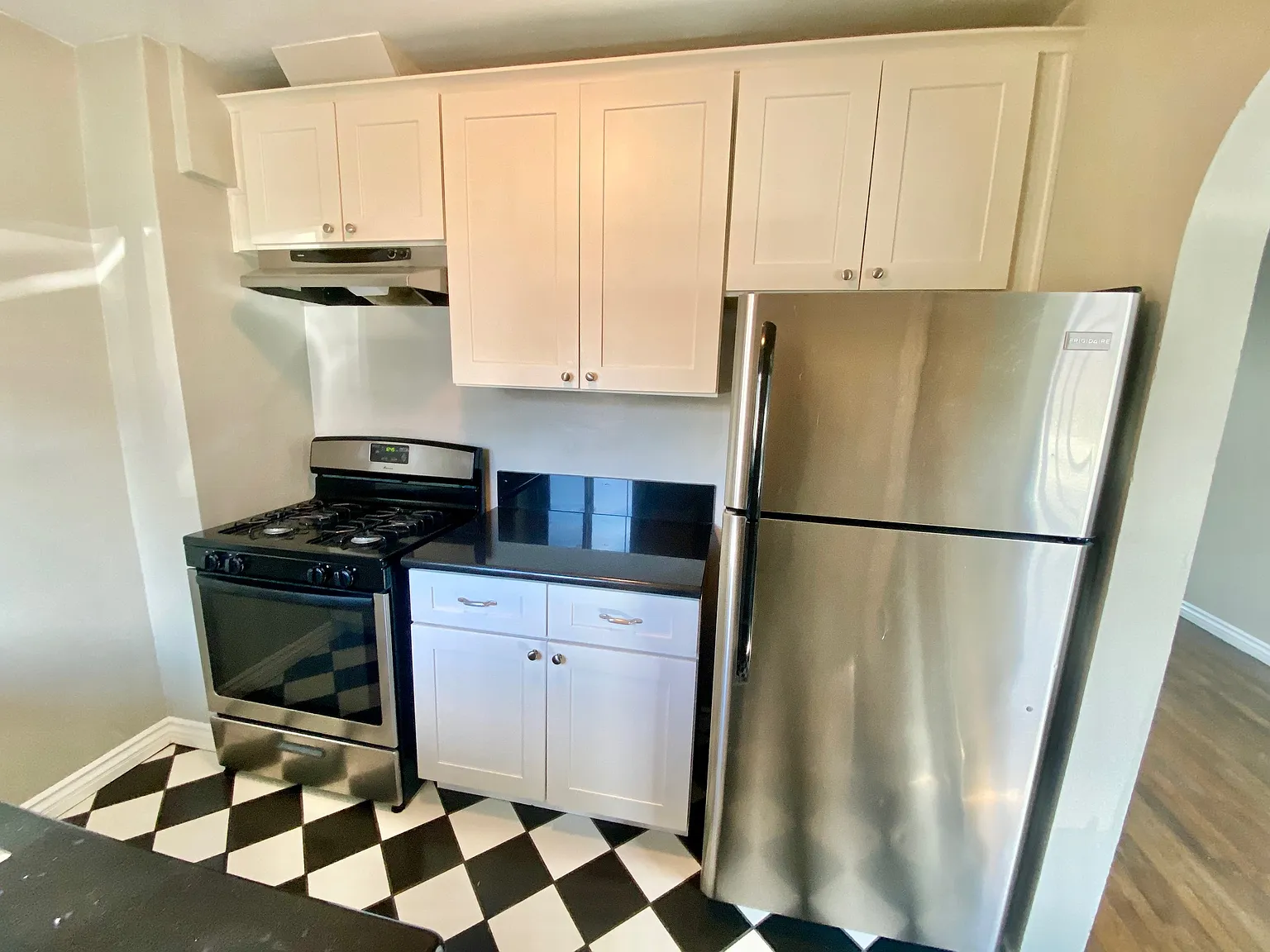 1 bed, 650 sqft, $1,750 — Photo 4