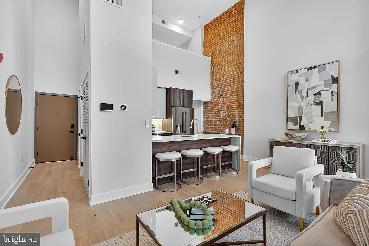 3 bed, 3.0 bath, 1600 sqft, $5,600 — Photo 3
