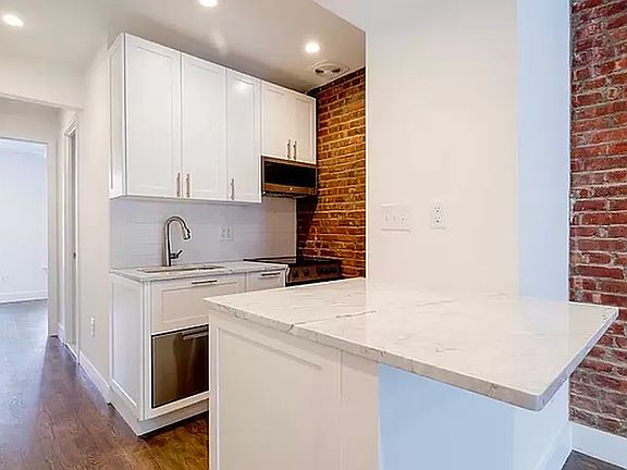 3rd image of 239 Mulberry St APT 8