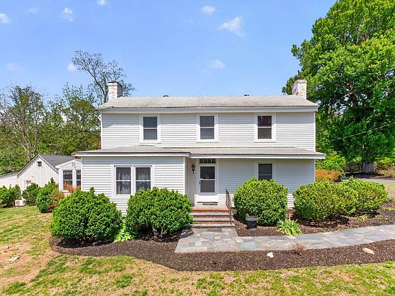 2nd image of 28 Ridgeway Farm Ct
