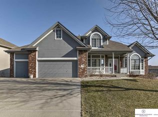 2012 Ridgewood Dr, Papillion, NE 68133
