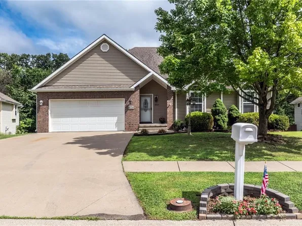 3113 Morton Ln, Saint Joseph, MO 64506