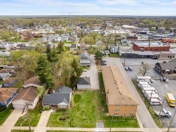 2427 Thornton Lansing Rd, Lansing, IL 60438
