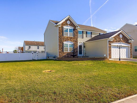 3rd image of 243 Victorian Dr
