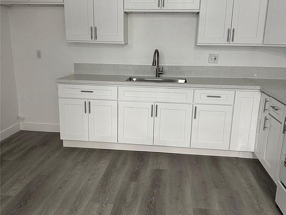 4th image of 1007 Lombard Dr