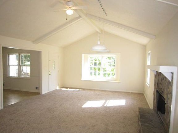 3rd image of 932 Hickory Nut Ln