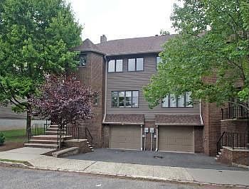 1st image of 14 Village Green Ct
