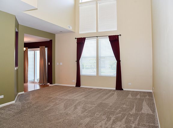 5th image of 82 W Buckingham Dr