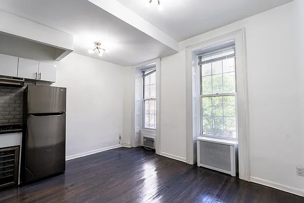 Rented by Avenues Real Estate | media 7