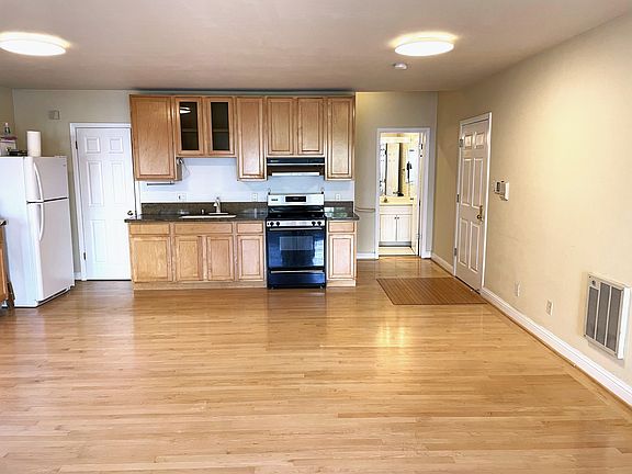 3rd image of 568-570 37th Ave #568
