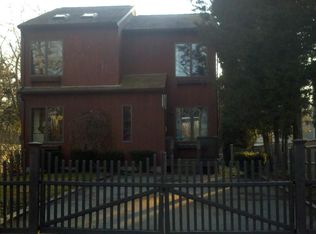 17 Clifton Rd, Bristol, RI 02809