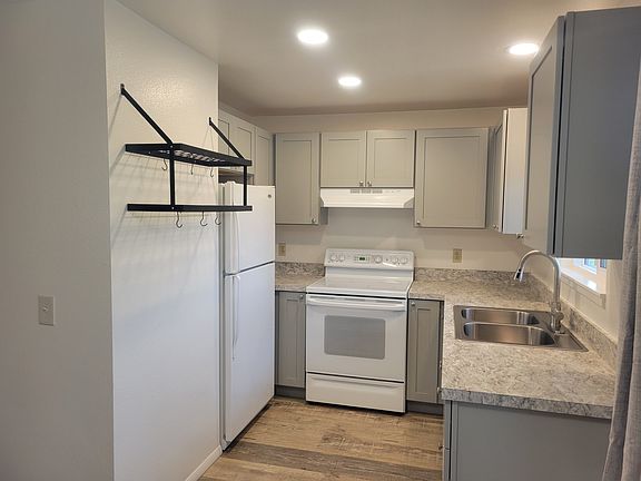 2nd image of 3214 Stephens Ave S #8