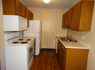 4949 Woodland Ave APT 11, West Des Moines, IA 50266