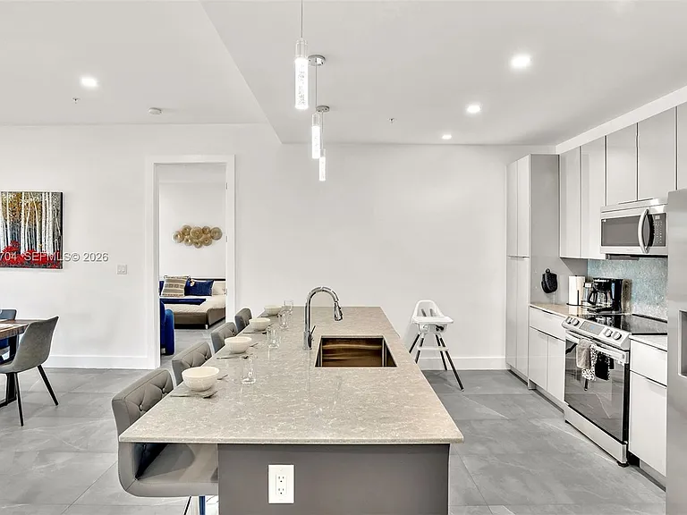 2100 Miami Rd #303 — Photo 7