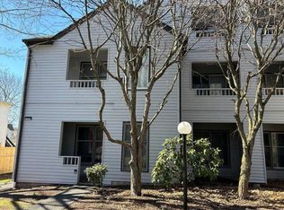 20 Raymond Pl UNIT 1, Danbury, CT 06810