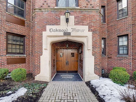 3rd image of 1211 Far Hills Ave APT 112