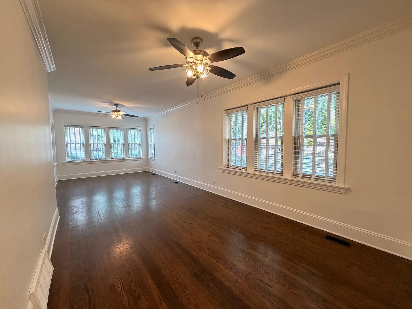 2 bed, 1000 sqft, $2,400 — Photo 2