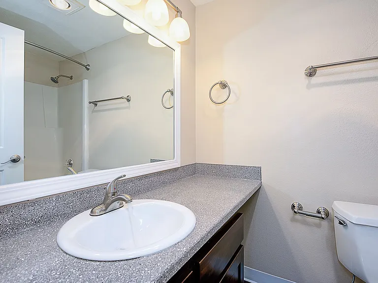 Northlink Apartments — Photo 44