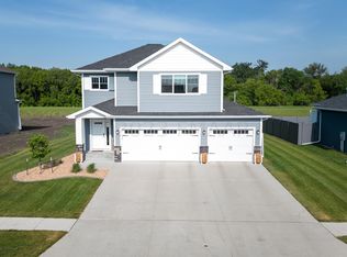 1364 Goldenwood Dr, West Fargo, ND 58078